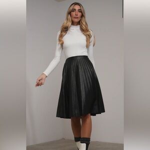 UDEL NY pleated faux leather skirt.